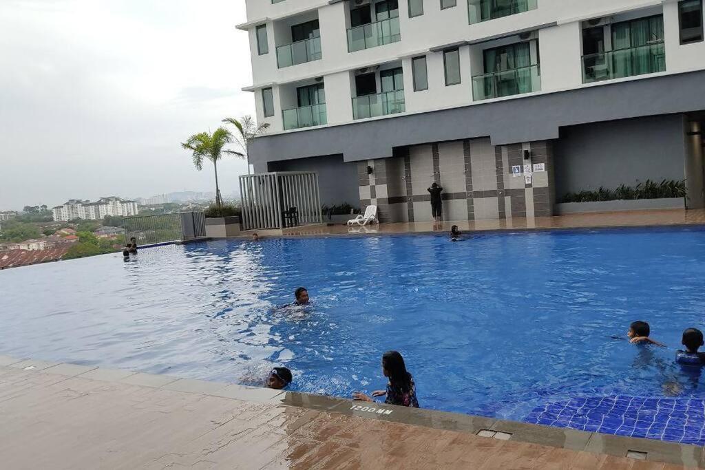 Hidayah Homestay Near Ukm And Ktm Station With High Speed Wifi - Pool & River View Банги Екстериор снимка