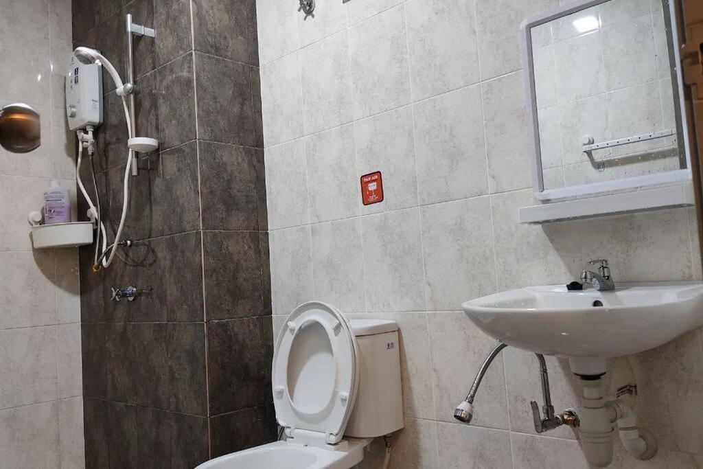 Hidayah Homestay Near Ukm And Ktm Station With High Speed Wifi - Pool & River View Банги Екстериор снимка
